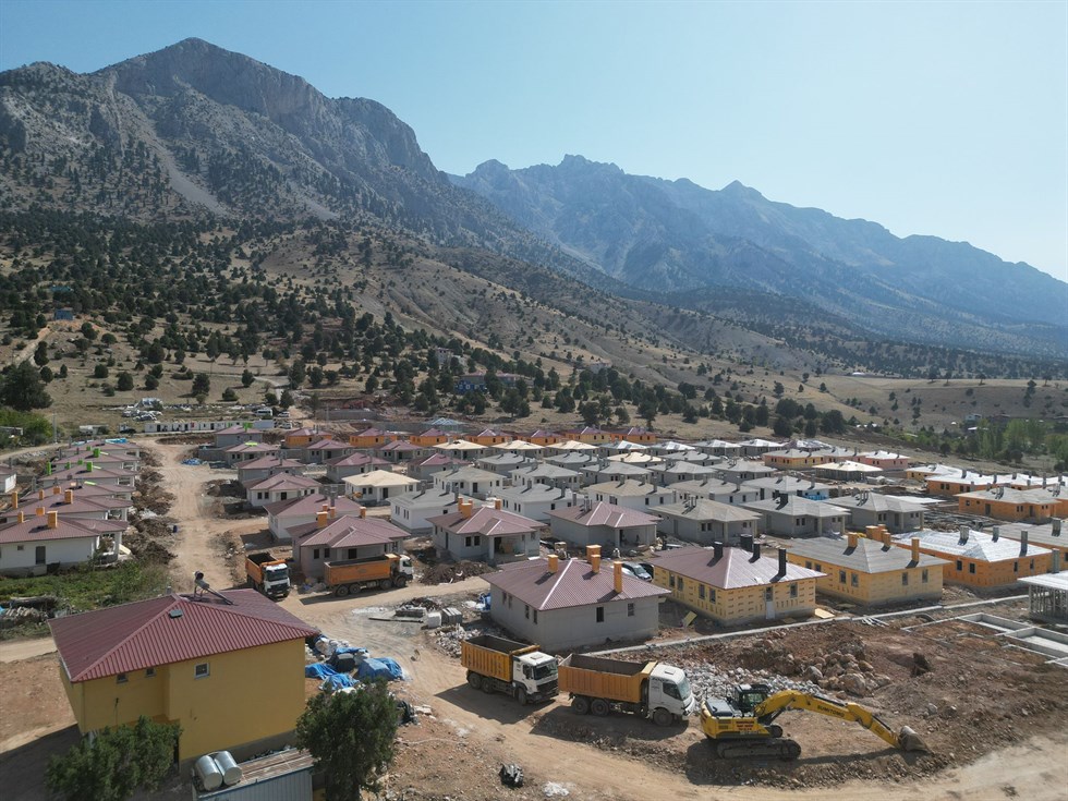 ERT Construction çelik ev projesi – geniş pencereli cephe tasarımı