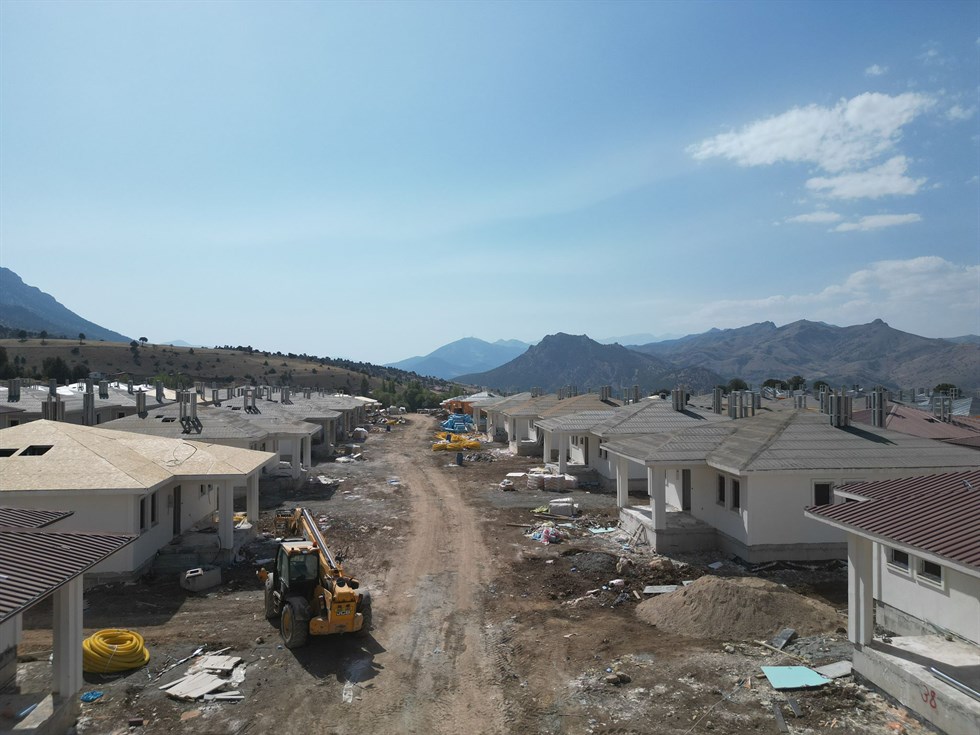 ERT Construction çelik ev projesi – kentsel parselde modern cephe